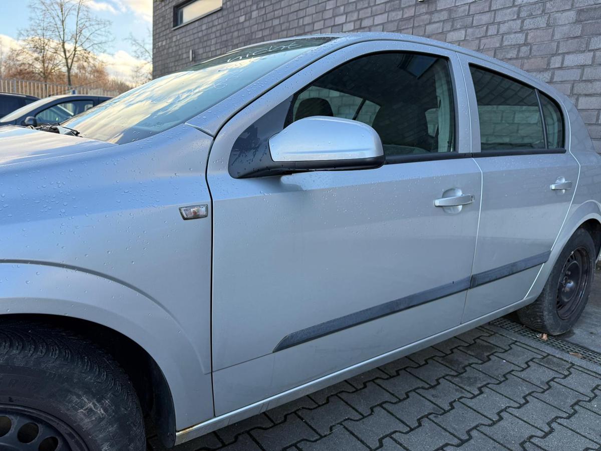 Opel Astra H original Tür vorn links Z157 Starsilber Rohbau BJ04